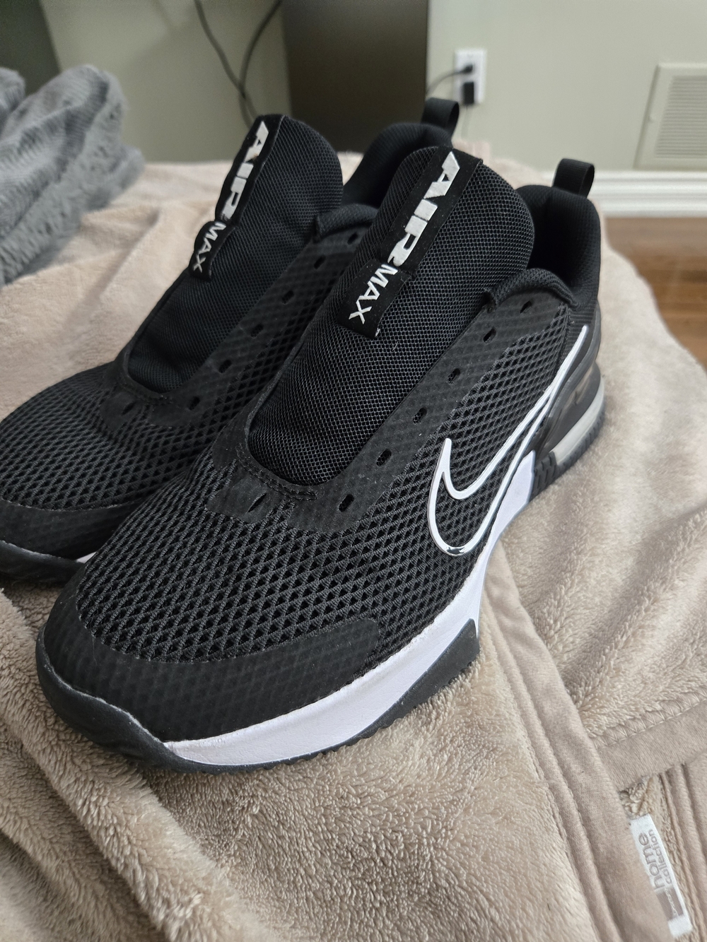 Nike Men’s Air Max Slip-On Sneakers - Black & White